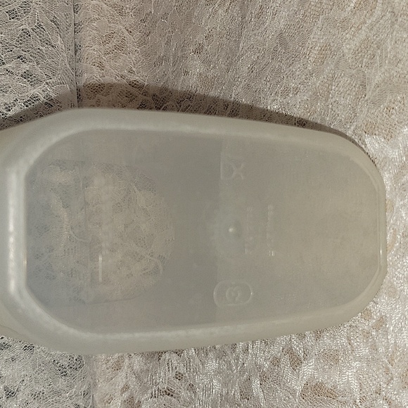 Tupperware: Container with Lid - Picture 8 of 8